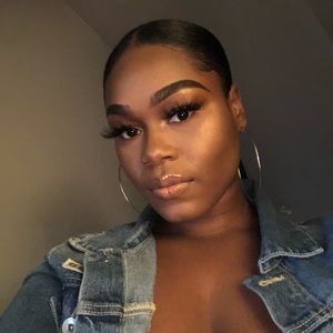 Meet your Posher, Iniah
